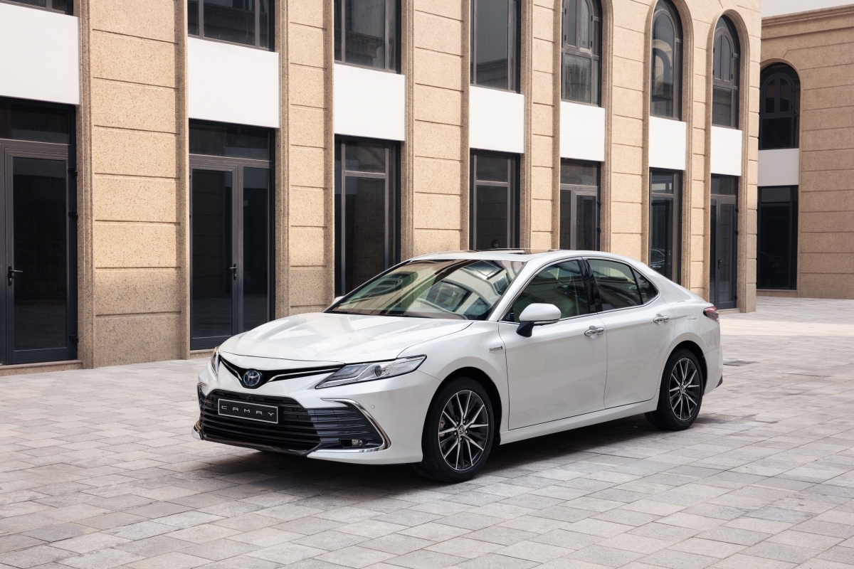 Toyota Camry dẫn đầu doanh số phân khúc sedan hạng D nửa đầu năm 2022