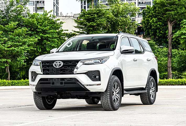 Toyota Fortuner 2022: Giá Xe Lăn Bánh & Đánh Giá Thông Số Kỹ Thuật (8/2022)