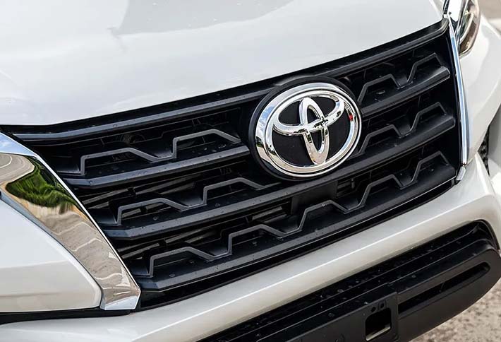 Toyota Fortuner 2022: Giá Xe Lăn Bánh & Đánh Giá Thông Số Kỹ Thuật (8/2022)