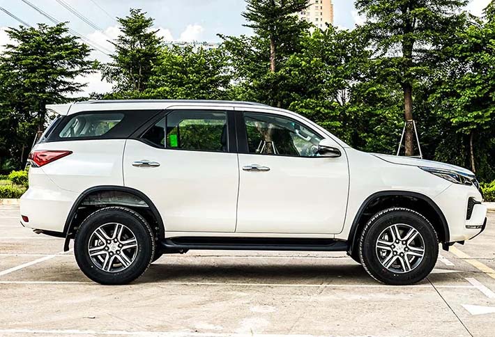 Toyota Fortuner 2022: Giá Xe Lăn Bánh & Đánh Giá Thông Số Kỹ Thuật (8/2022)