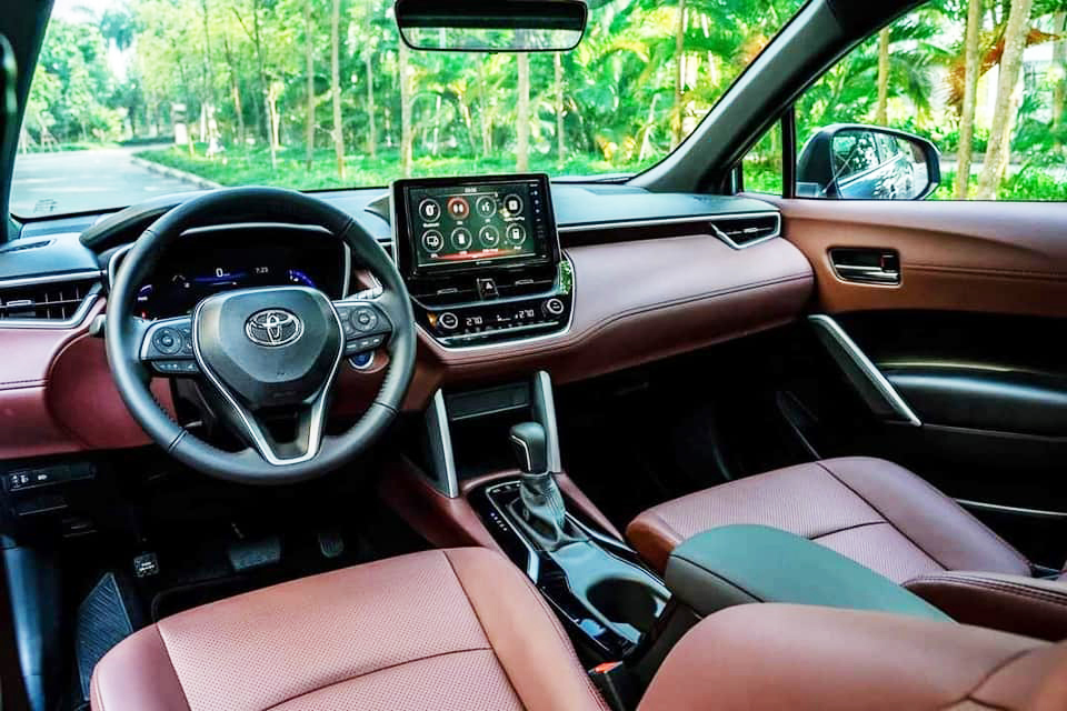 Bảng giá xe Toyota Corolla Cross tháng 10/2022 lăn bánh, ưu đãi và đánh giá chi tiết các phiên bản