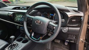 Toyota Hilux Rogue Lan Dau Lo Dien Tai Dong Nam A 8