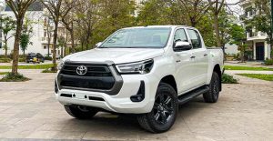 Toyota Hilux 2023: Giá Xe Lăn Bánh & Đánh Giá Thông Số Kỹ Thuật (3/2023)