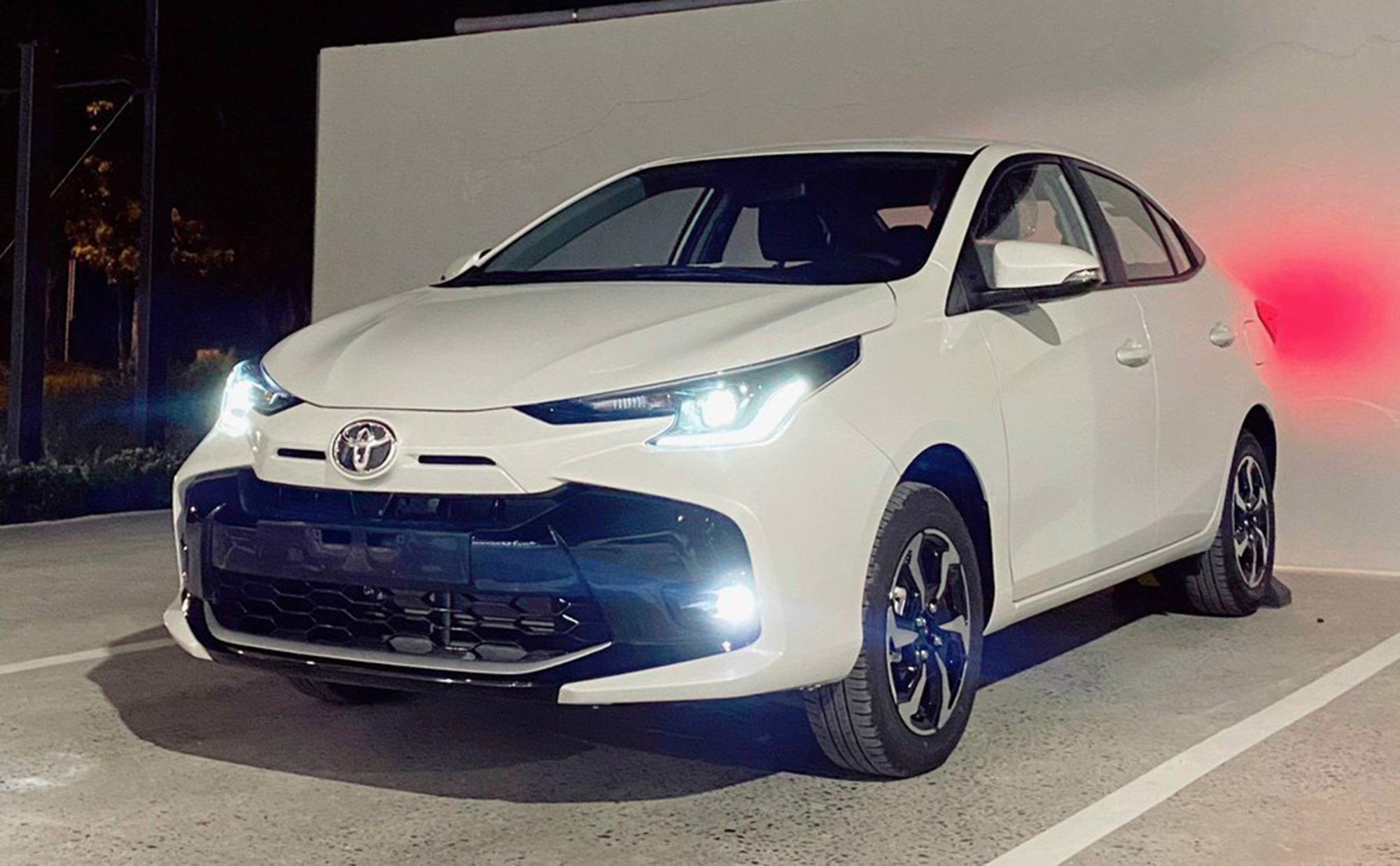 Toyota Vios 2023 về đại lý trước ngày ra mắt 10/5.