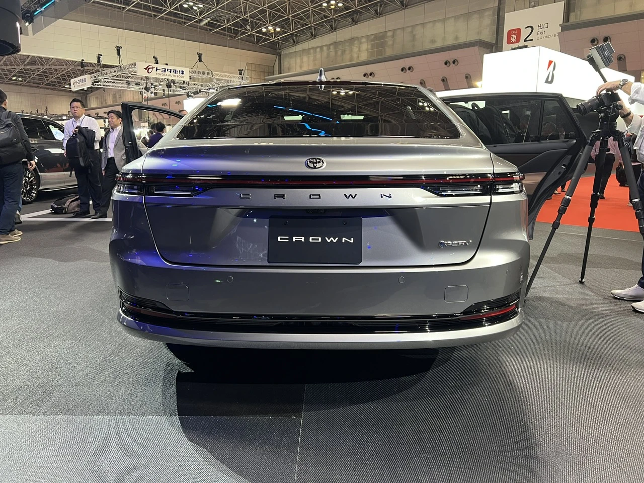 Tận mục Toyota Crown 2024 - sedan đáng mơ ước - Ảnh 9.