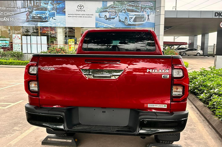 Toyota-hilux-2024-ra-mat-thong-so-ky-thuat-gia-lan-banh-7