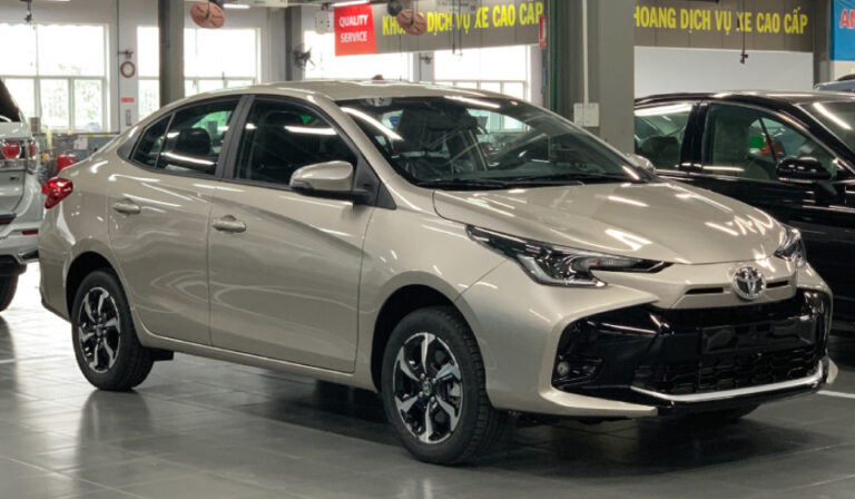 giá xe toyota 4 chỗ