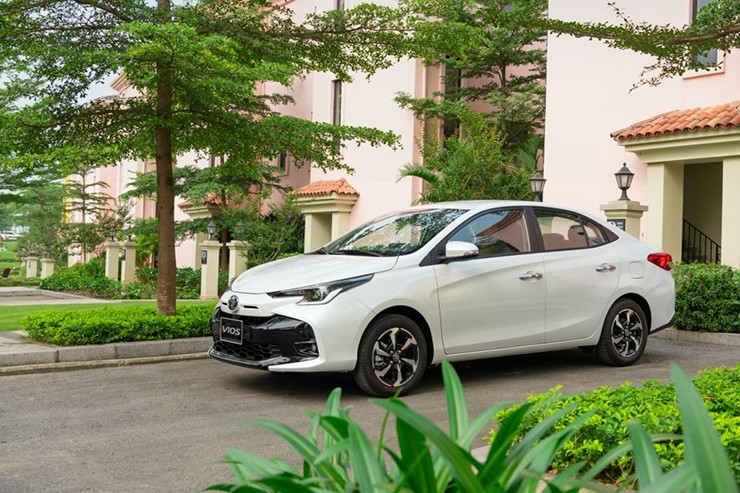 Giá xe Toyota Vios niêm yết và lăn bánh tháng 8/2024 - 2