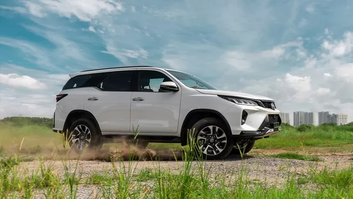 Toyota Fortuner Legender 2.4AT 2023 – Giá Bán, Thông Số Kỹ Thuật